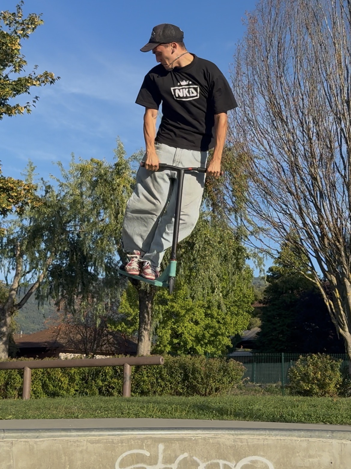 Matteo Wozniak laver et trick i luften på NKD Rally i skateparken