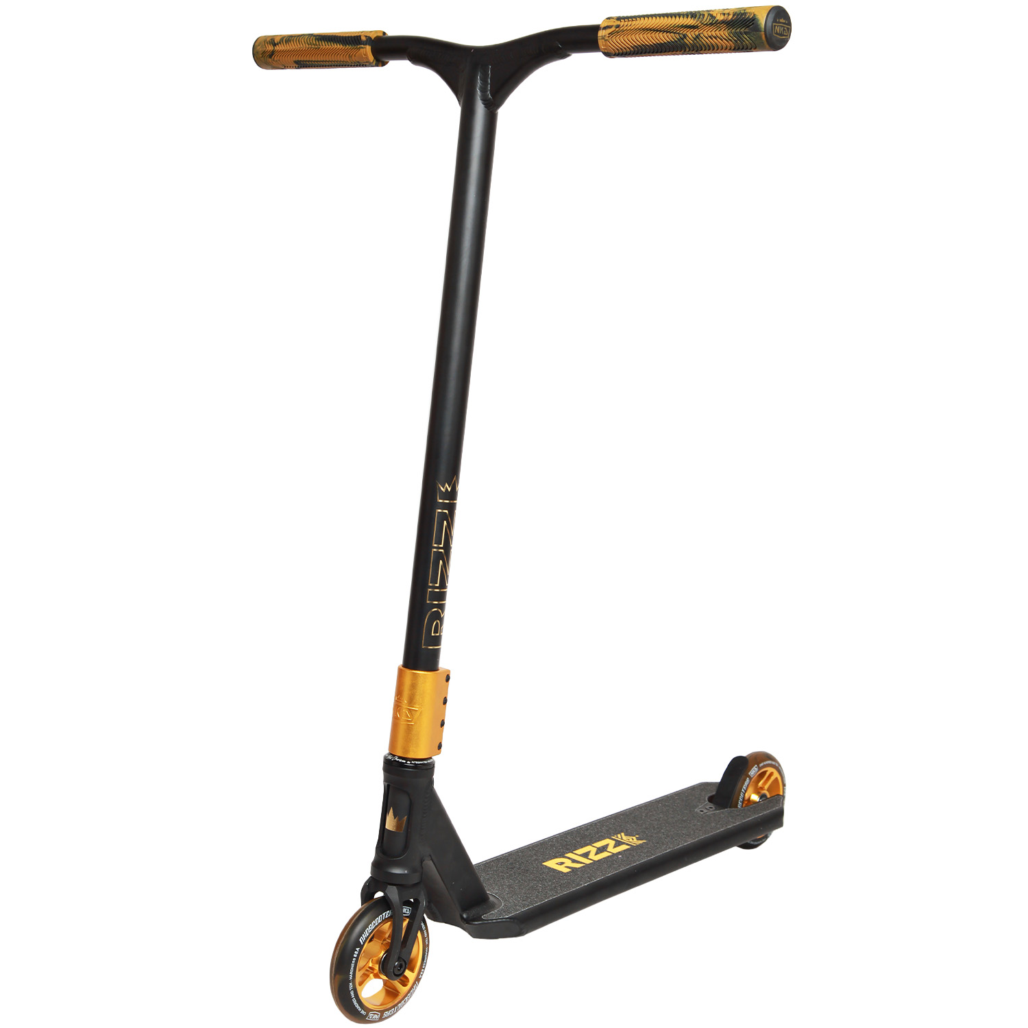 https://cdn.kitedanmark.dk/media/catalog/product//N/K/NKD_Scooter_Rizz_BlackGold_1500x1500_6880.jpg