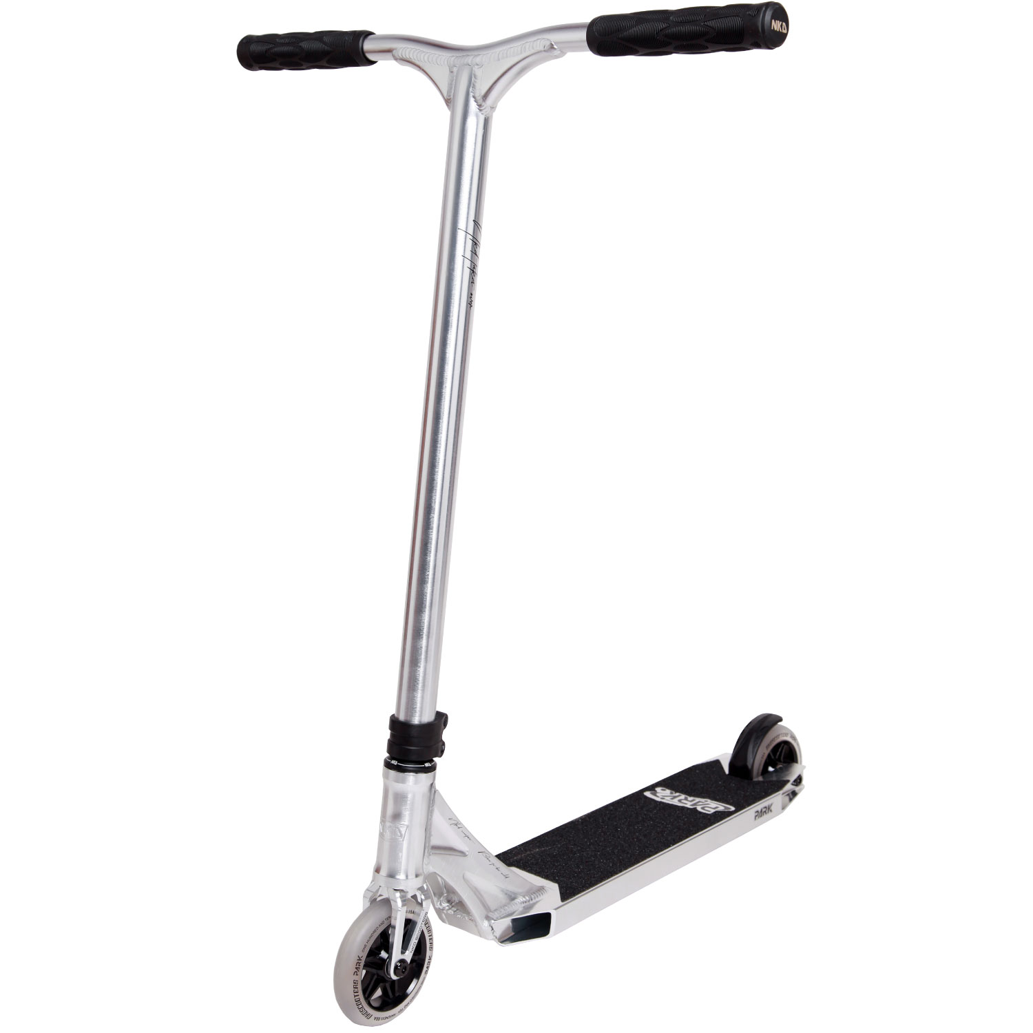 https://cdn.kitedanmark.dk/media/catalog/product//n/k/nkd_park_scooter_silver_01_dbe8.jpg