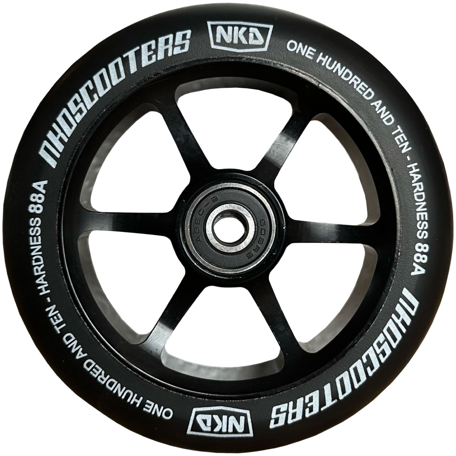 https://cdn.kitedanmark.dk/media/catalog/product//n/k/nkd_rally_scooters_wheels_black_01_437e.jpg