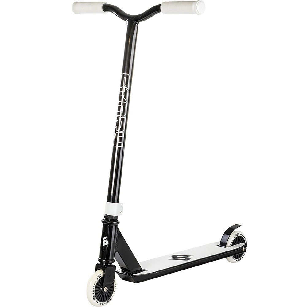 https://cdn.kitedanmark.dk/media/catalog/product//s/c/scooters_story_outlaw_black_white_01_ebea.jpg