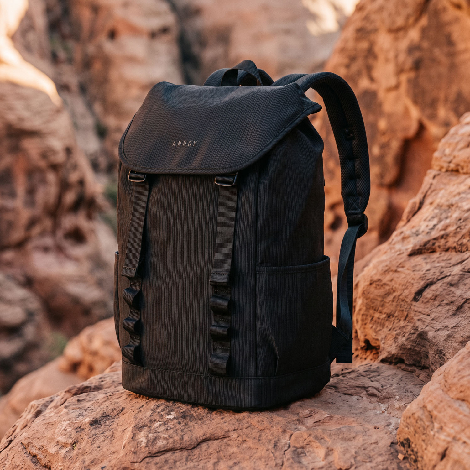 Annox Urban Roll 18L - Vandafvisende Rygsæk med laptoprum og drikkedunk-holder